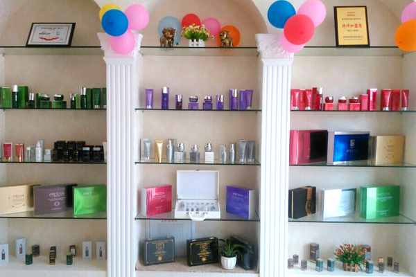 美容院嘿嘿视频黄色欧美风展示柜