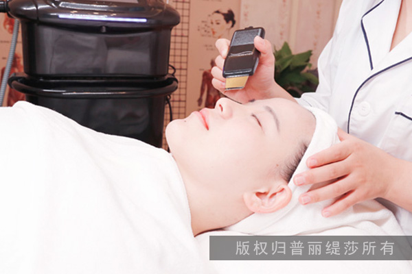 换季保湿五技巧，让你的肌肤喝饱水