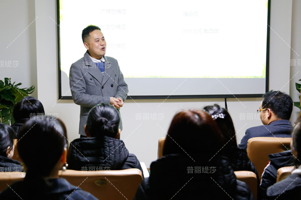 美容院顾客生日送什么礼物