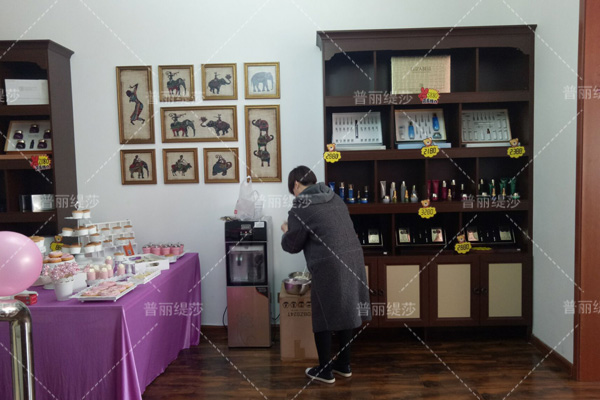 嘿嘿视频黄色欧美风柜