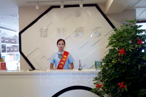 美容院做前台累不累，工资一般多少