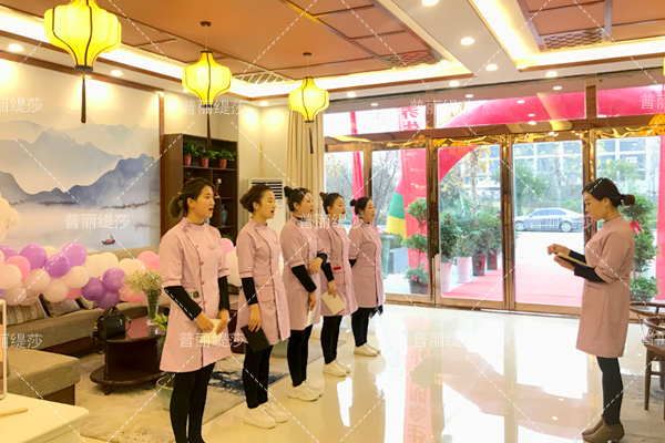 贝丽缇娜平顶山店开业 新中式装潢美轮美奂 贝丽缇娜平顶山店开业 新中式装潢美轮美奂