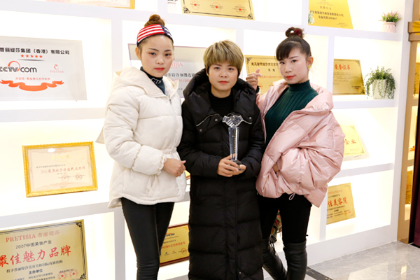 小个子女生有大梦想 恭喜开封嘿嘿连载APP商叶子签约成功