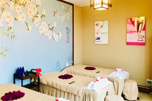 开个小型美容院工作室的大概费用，怎么开？