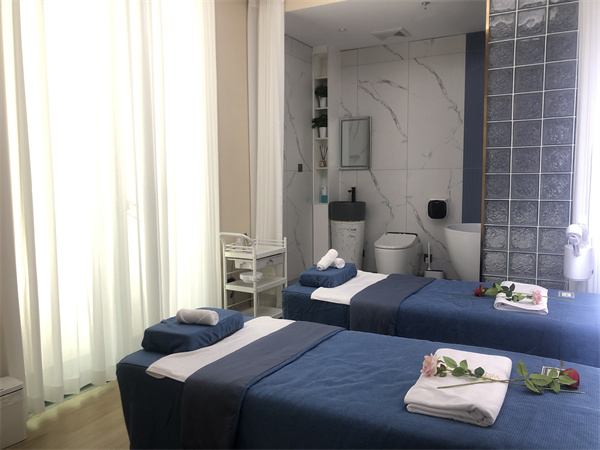 美容师面诊必看！一次性总结16种长痘原因